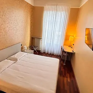 ** Hotel Italia 30 Italia